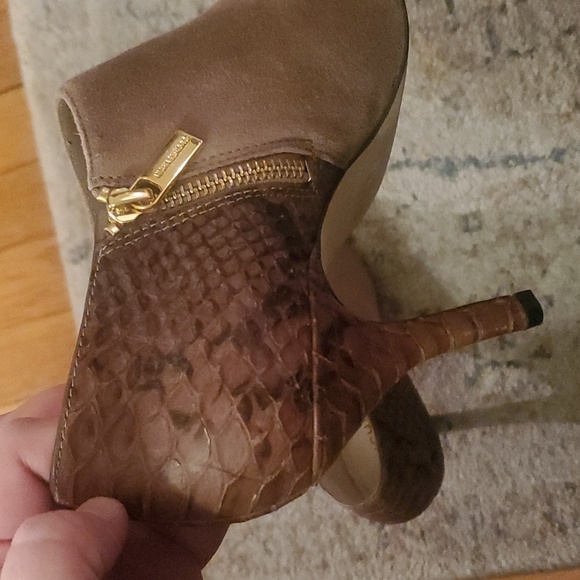 Michael Kors Clara Mid Bootie Size 9 - Picture 9 of 12